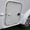 صورة خطاف باب صندوق لون ابيض